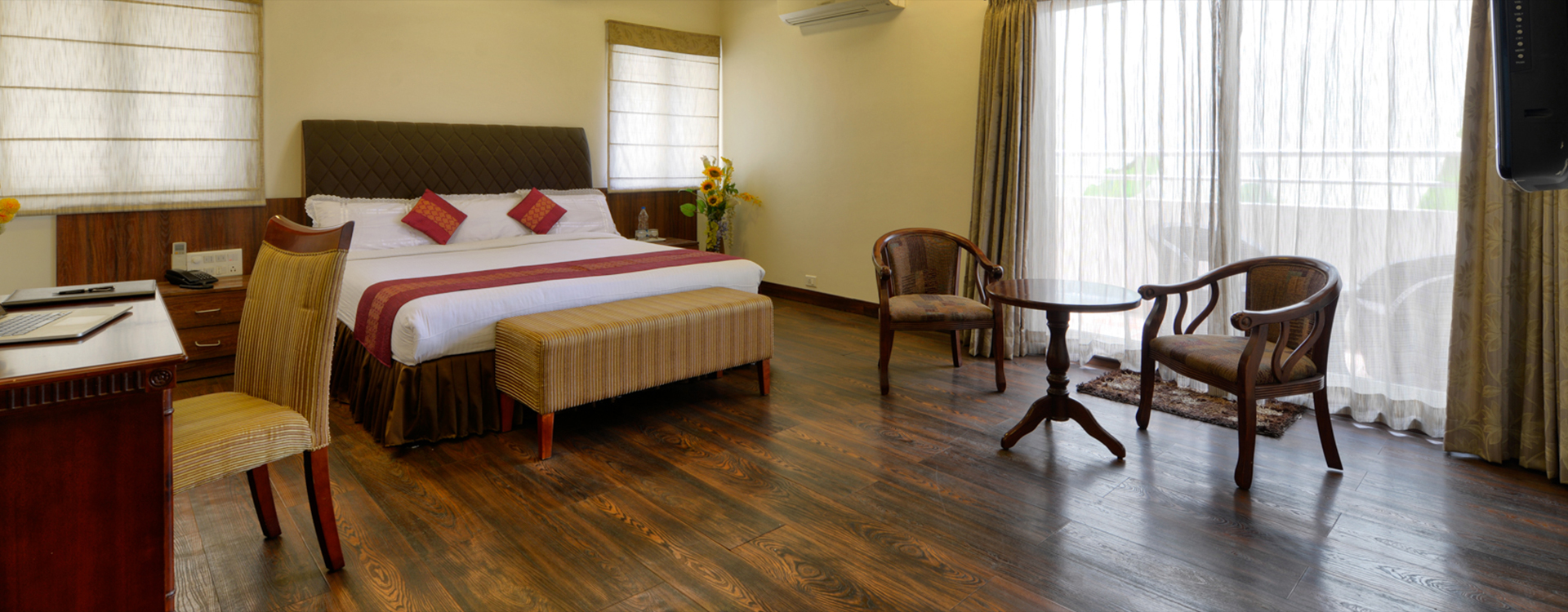 Pleasand Boulevard Carousel