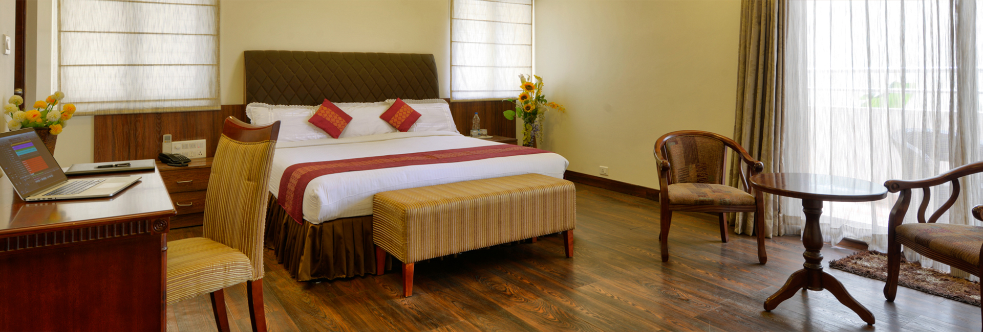 Pleasand Boulevard Carousel